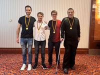 Gold: Florian Alter, Alexander Smirnov, Sibrand van Oosten und Thomas Gotard