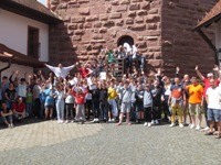 Gruppenbild mit Burg